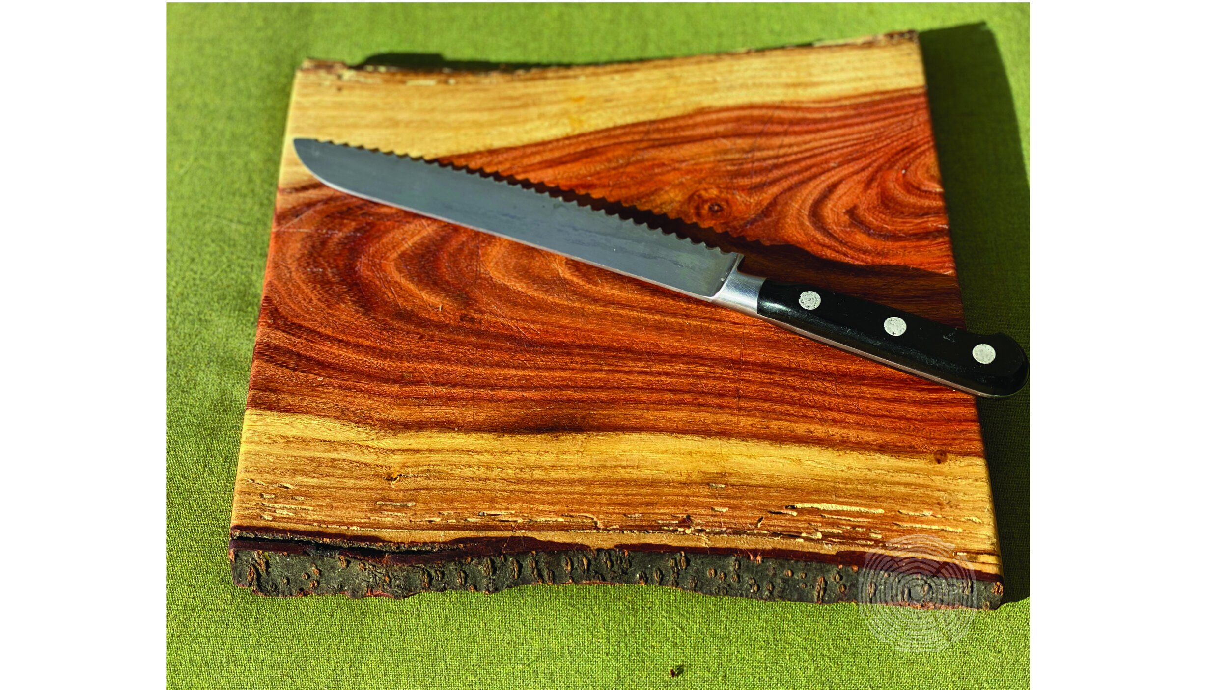 2021 HoneyLocust.CuttingBoard.LiveEdge.LiveEdge.Medium.11x10.2018.WM.jpg