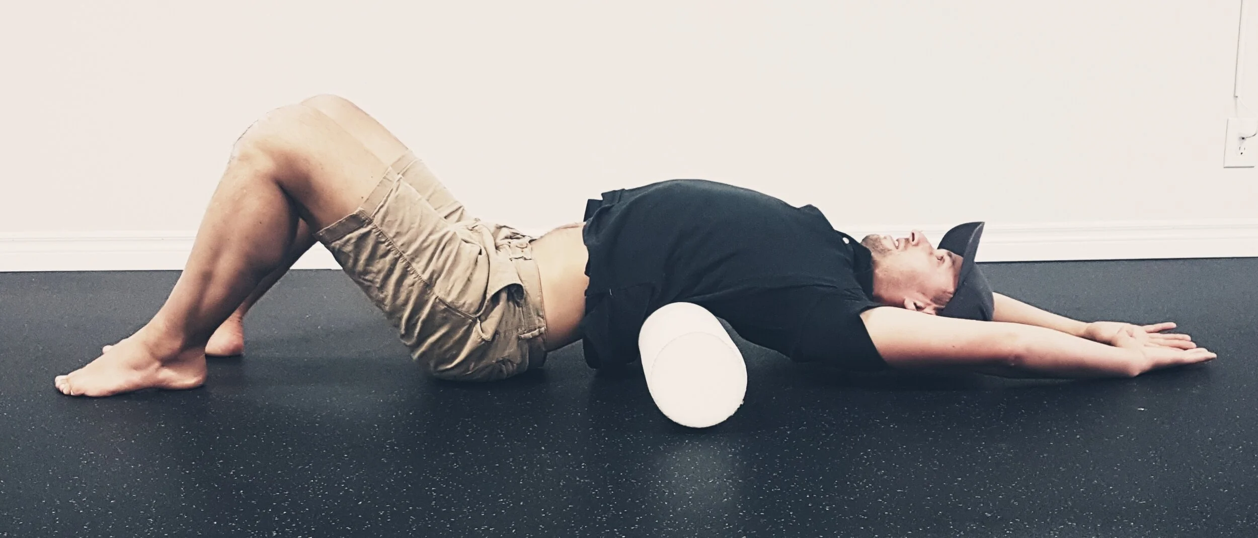 foam-roller-back-stretch-knee-pain.jpg