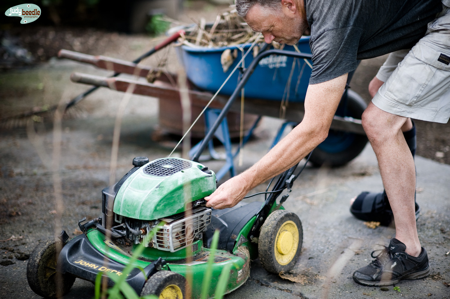 8/19. The lawn needed mowing. The lawn mower wouldn’t start. The broken guy got a part and got it fixed. Then stood on his crutches trying to get me to mow the way he likes. I can guarantee you it didn’t go his way. 😁