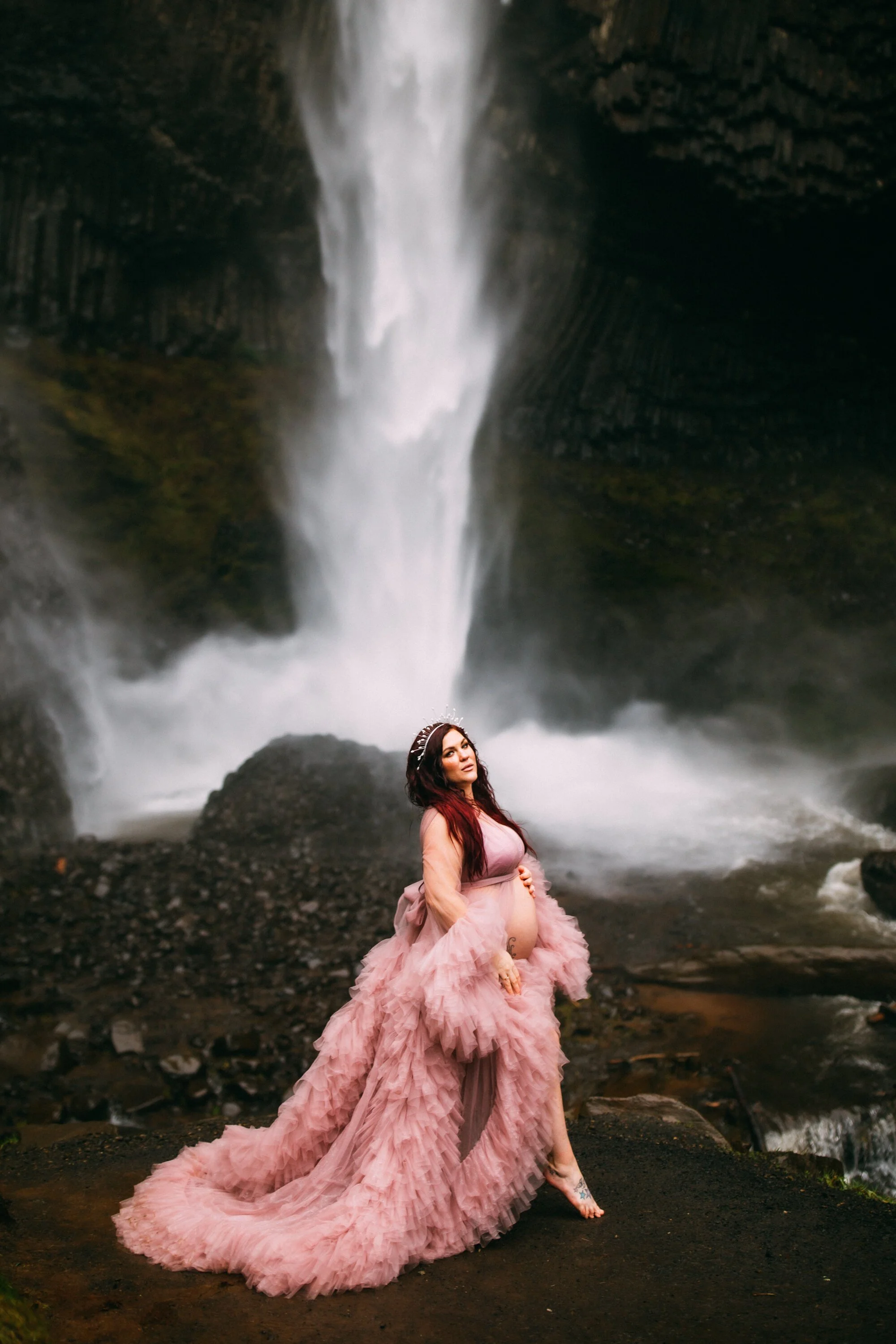 Jeanne and Rob - Beautiful Maternity Sesson at Latourell Falls in Portland, Oregon 