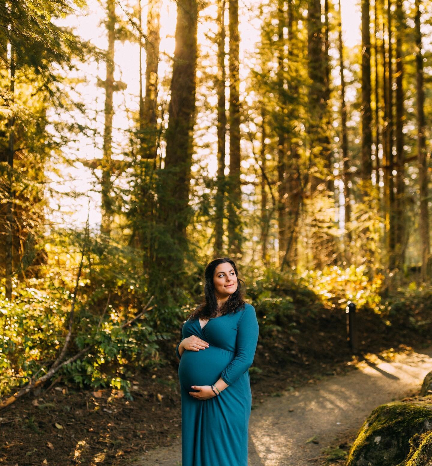 Beautiful mama to be @emiliamav123 thank you so much for trusting me to capture these beautiful images for you and Mark 🥹🥰