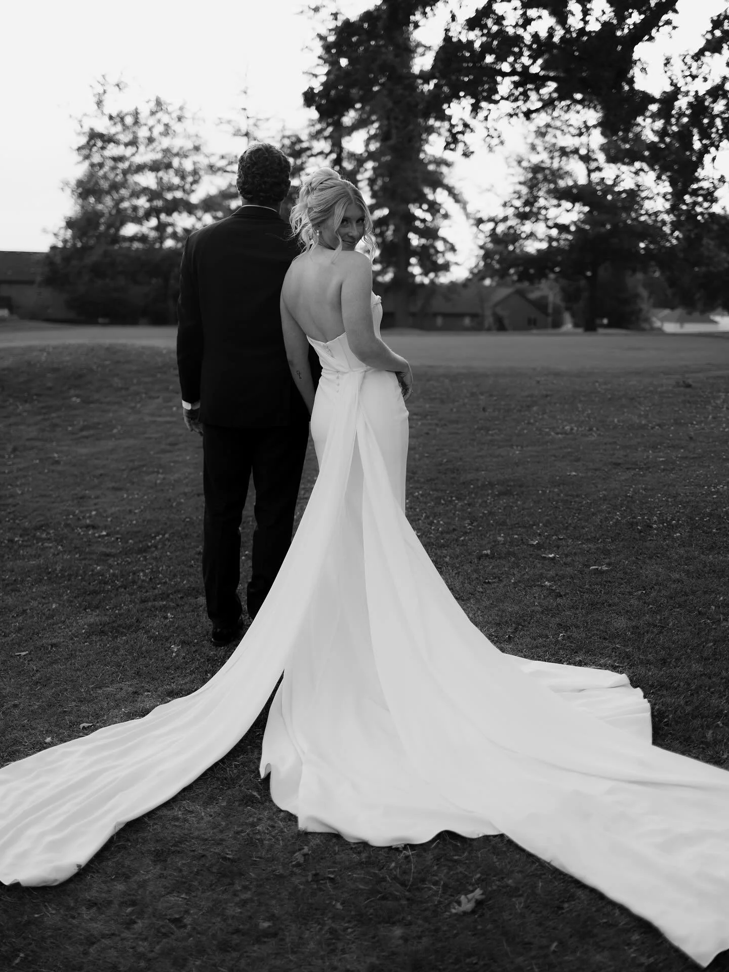 Brie &amp; Kevan&rsquo;s wedding at the gorgeous Aerie at Eagle Landing was the perfect mix of luxury and intimacy. ✨ From laughter-filled candid moments to sneaking away by the fountain on the golf course, their day was truly unforgettable. Feeling 