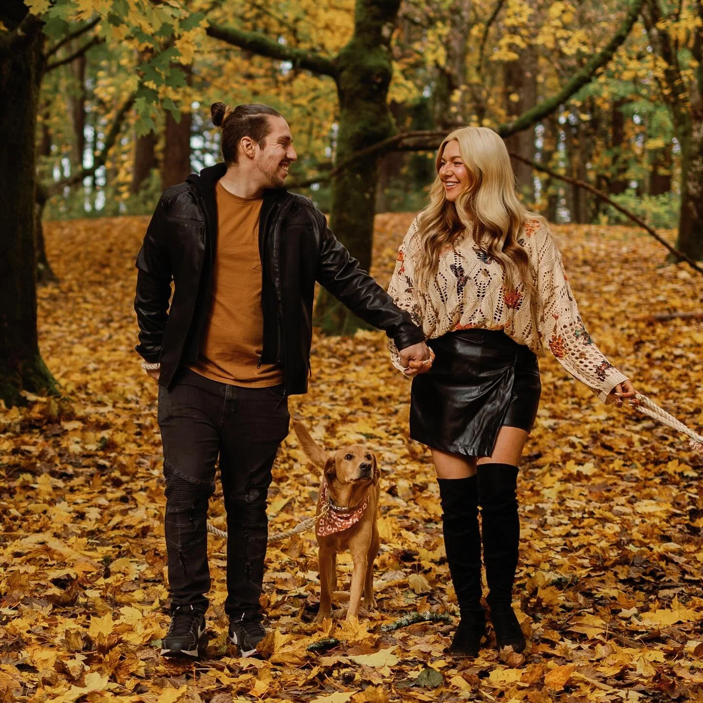 Hubby &amp; I decided to do some impromptu photos with the beautiful fall colors 😍❤️ still can&rsquo;t believe we took these ourselves!! I&rsquo;m absolutely in love and can&rsquo;t wait to print these out 🥰 #fallphotos #fallphotoshoot #fallinorego