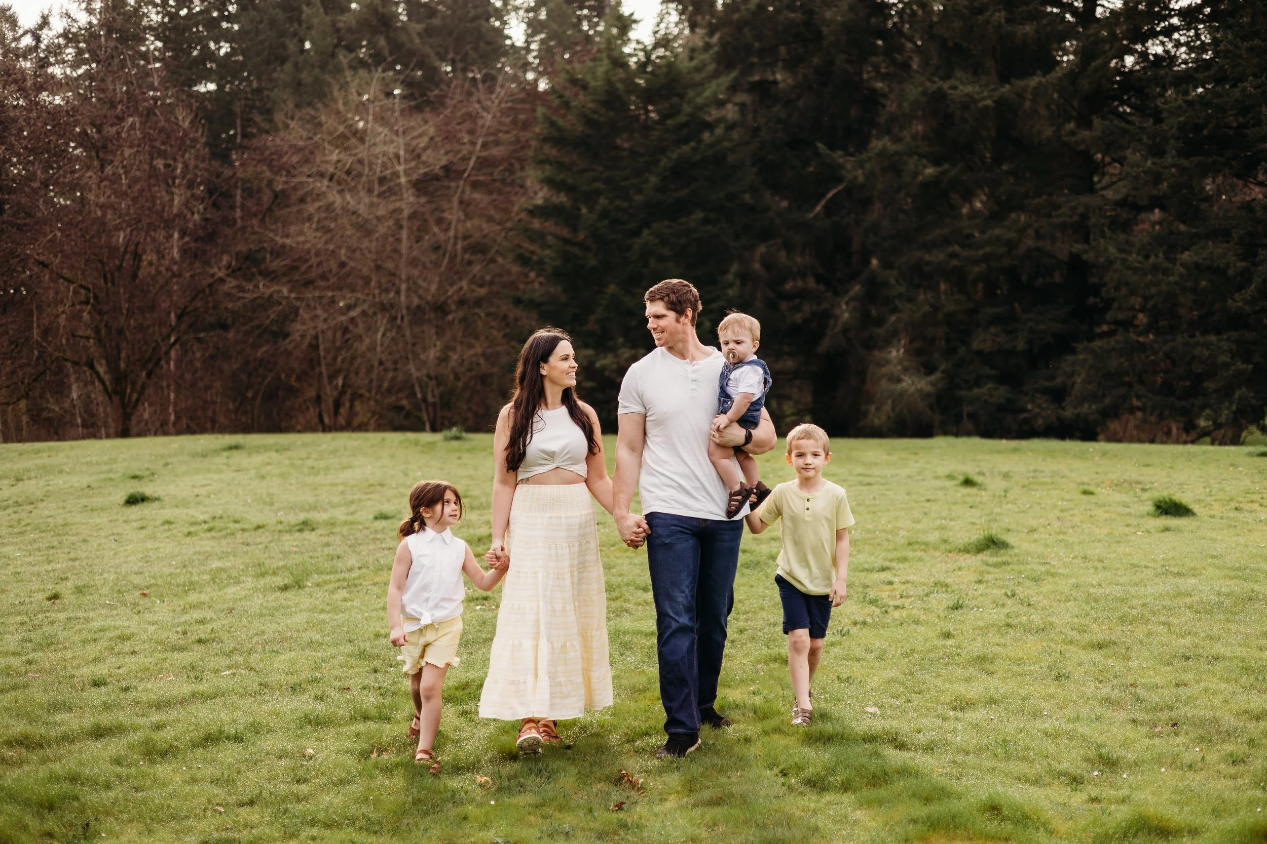 A Beautiful Evening Family Session at Molalla River State Park (Canby, OR)