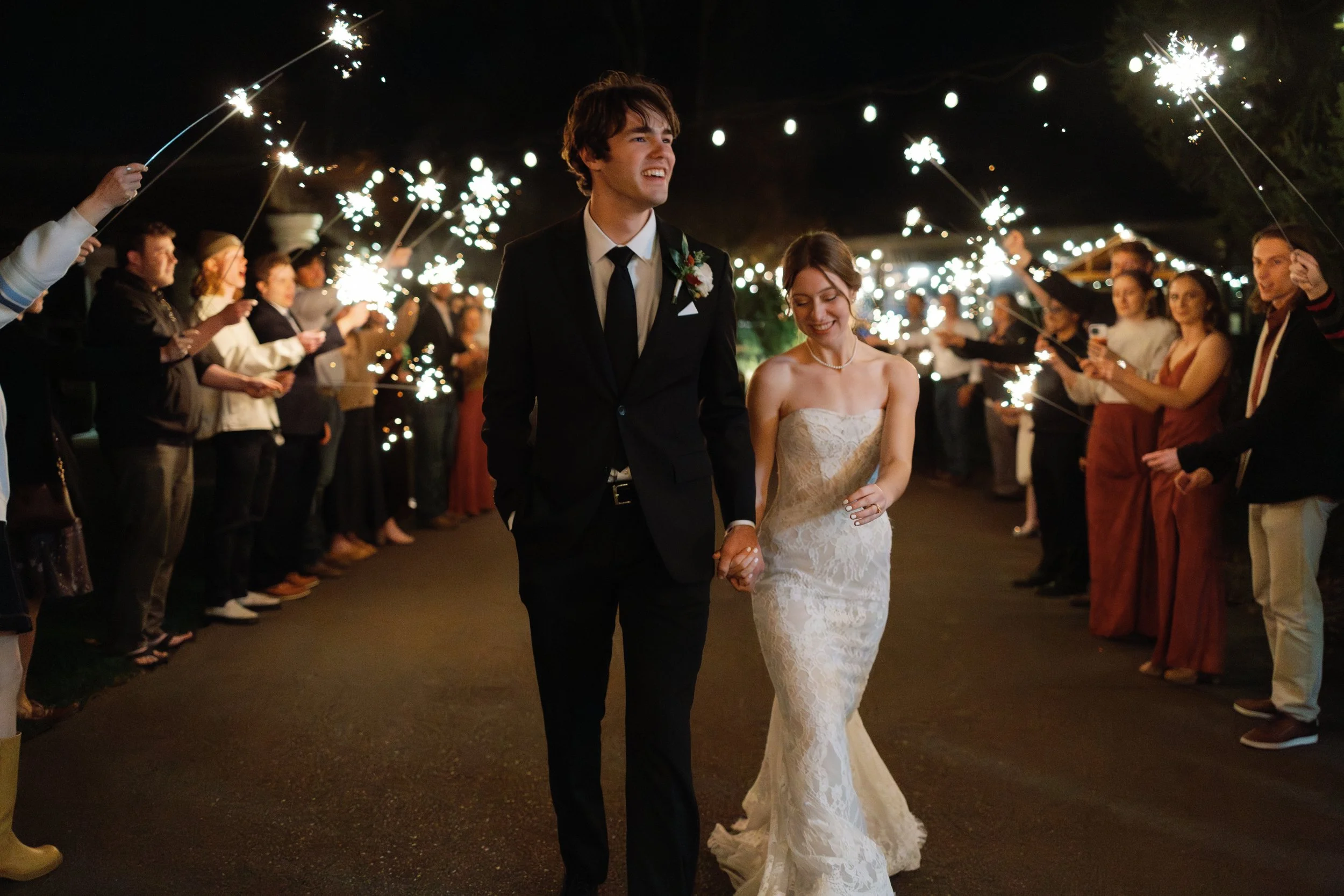 Madelena &amp; Liam’s Romantic Fall Wedding at Water Oasis in Newberg, Oregon