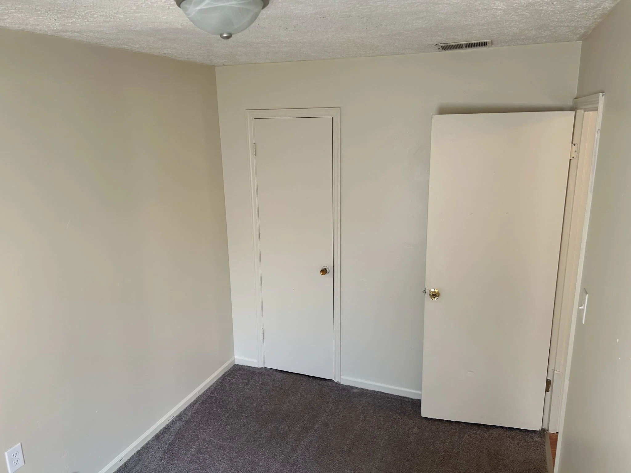 2751 Village Green Lane  (1).JPG