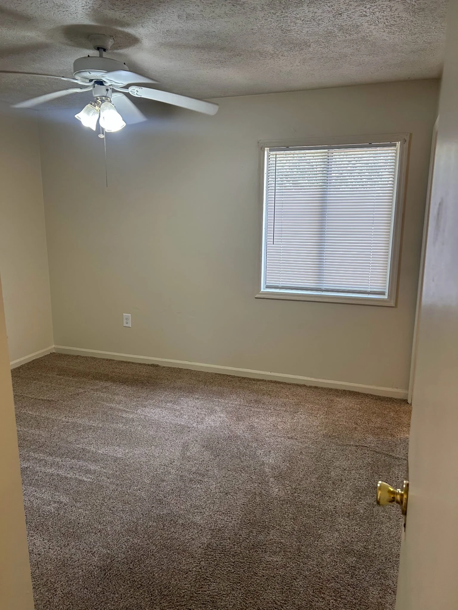 2751 Village Green Lane  (5).JPG