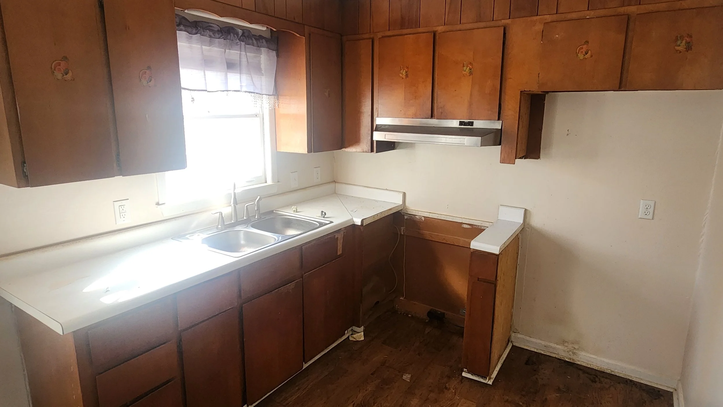 2080  Apache kitchen.jpg