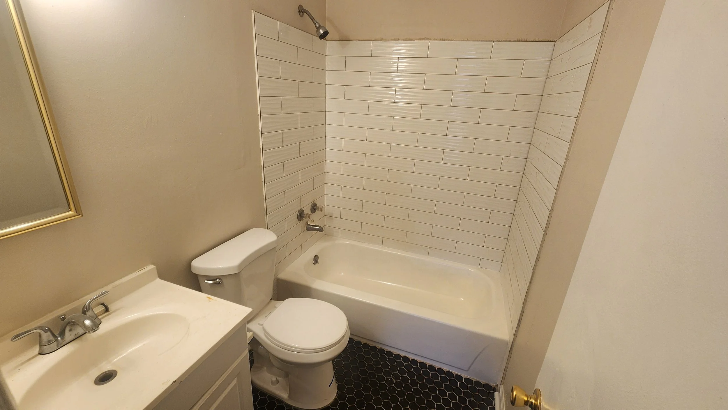 2080  Apache bath 1.jpg