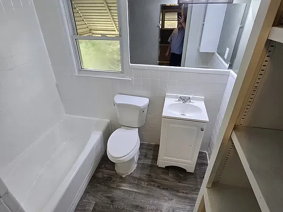 4145 Forest Ave Kitchen.webp