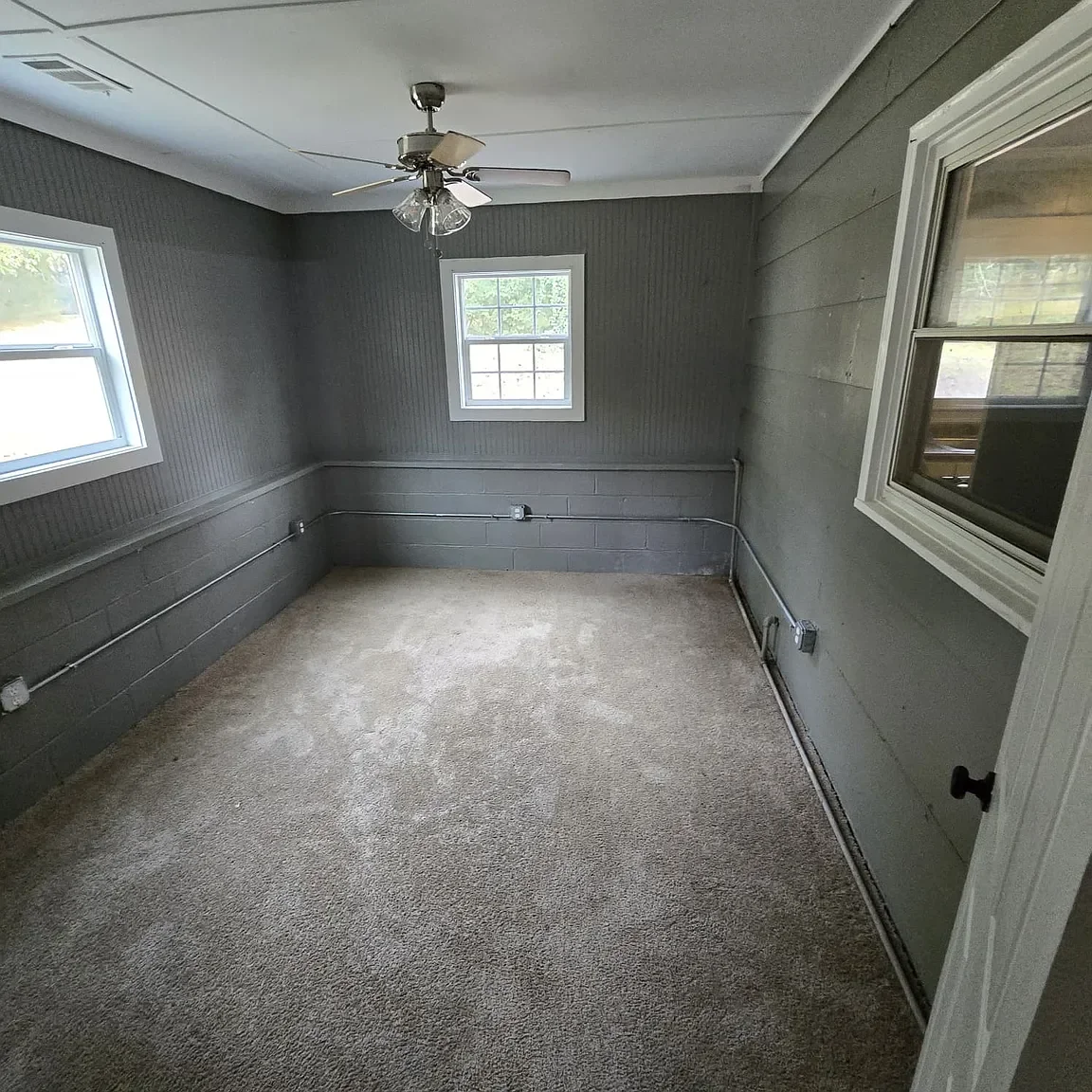 4145 Forest Ave bedroom 2.webp