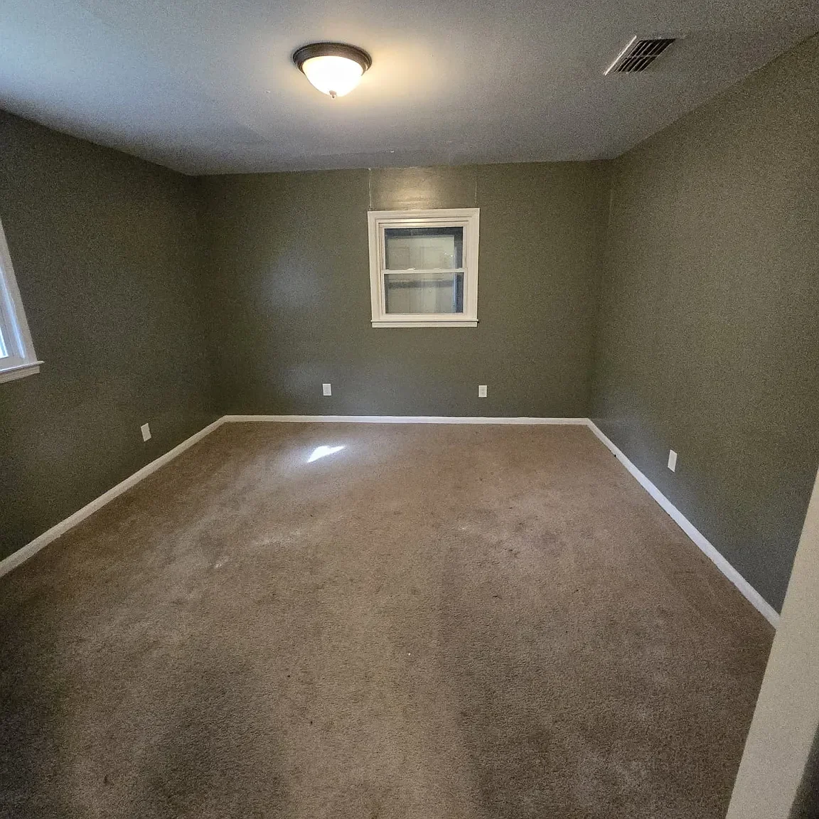 4145 Forest Ave bedroom 1.webp