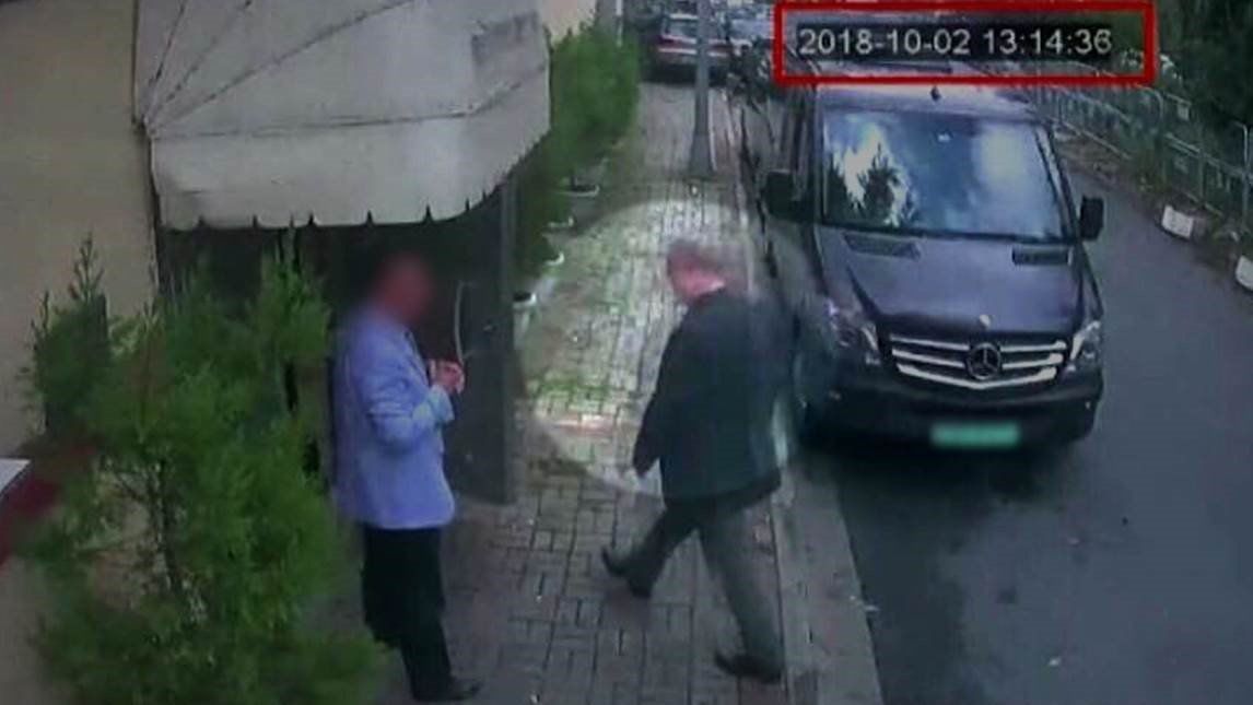 khashoggi-entering-consulate.jpg