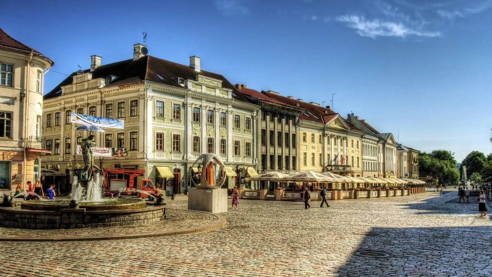 Cobblestone streets in Old Tartu