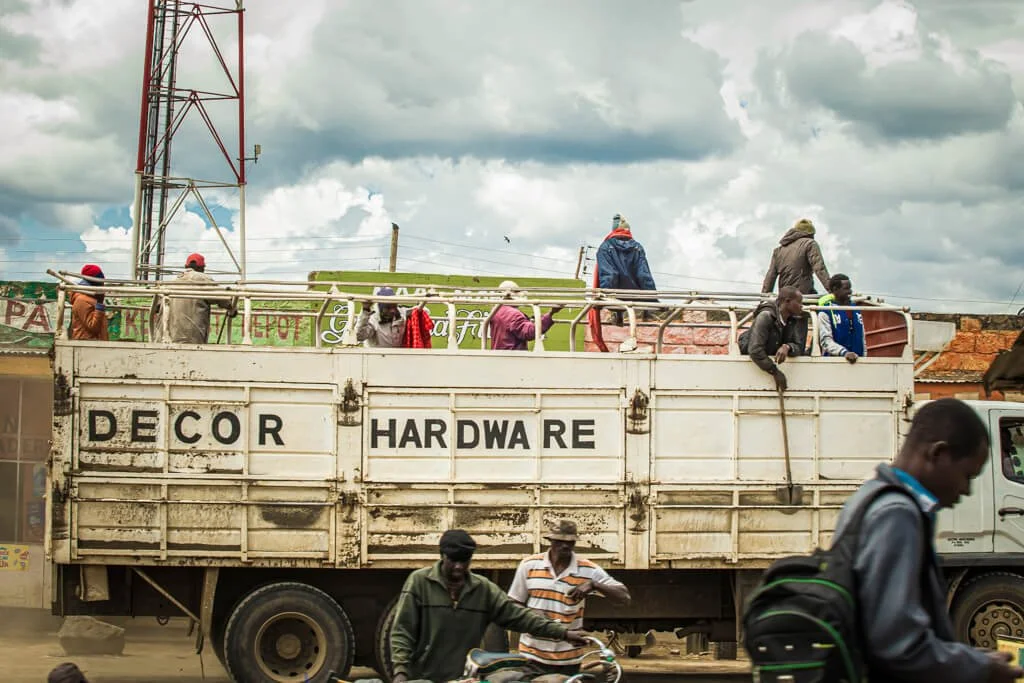 working_men_kenya_uri_foto.jpg