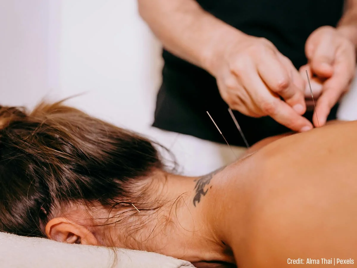 Managing Arthritis Pain This Winter: A Gentle, Effective Guide to Tui Na and Acupuncture