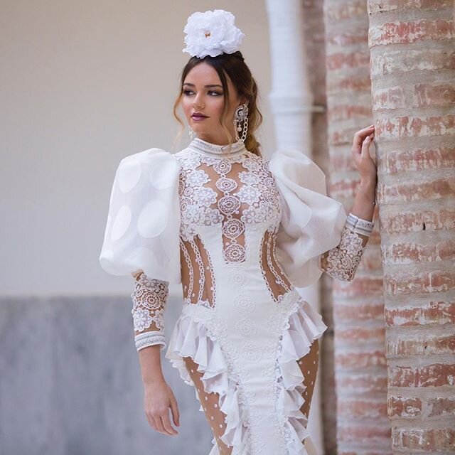 E C L I P S E 
&Uacute;ltimo trabajo para la dise&ntilde;adora .
@teressaninuatelier 
Fotograf&iacute;a. @marialopezfoto 
Complementos. @maitecardenascomplementos 
Direcci&oacute;n art&iacute;stica. @josemarialopez_ 
Modelos.
@nuriaamg 
@tatiana_delg