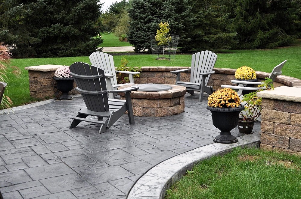 2 patio, grand ashlar slate stamp, dove gray base, charcoal gray release, border-italtian slate texture, sable base, charcoal gray release 2 (1000x664).jpg