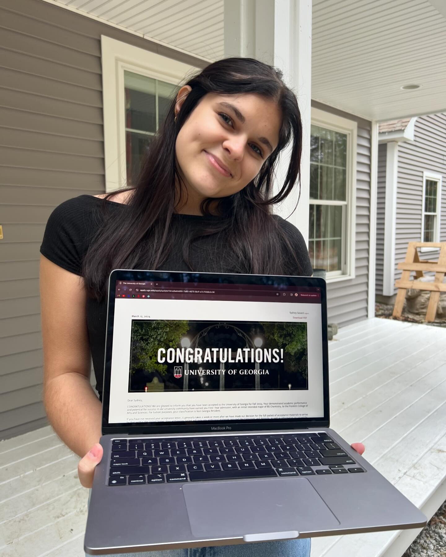 Congrats to Syndey from Windham, ME on her decision to attend University of Georgia where she will major in Biology (concentration in neuroscience) on the Pre-Med track as she endeavors to be a pediatric neurologist. 🎓🩵 Go Dawgs!