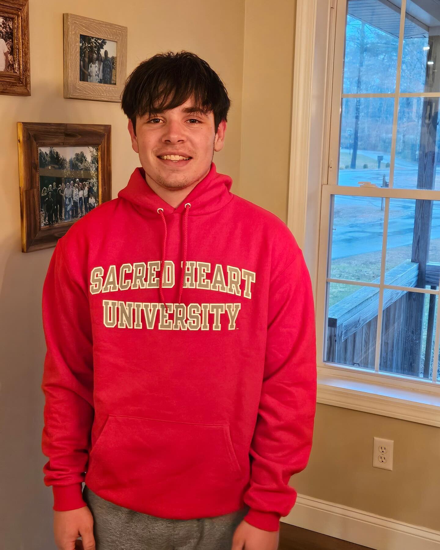 Congratulations to Lucas from Sanford, ME on his decision to attend Sacred Heart University in their highly competitive direct entry Doctor of Physical Therapy program! The best is yet to come! ❤️🎓