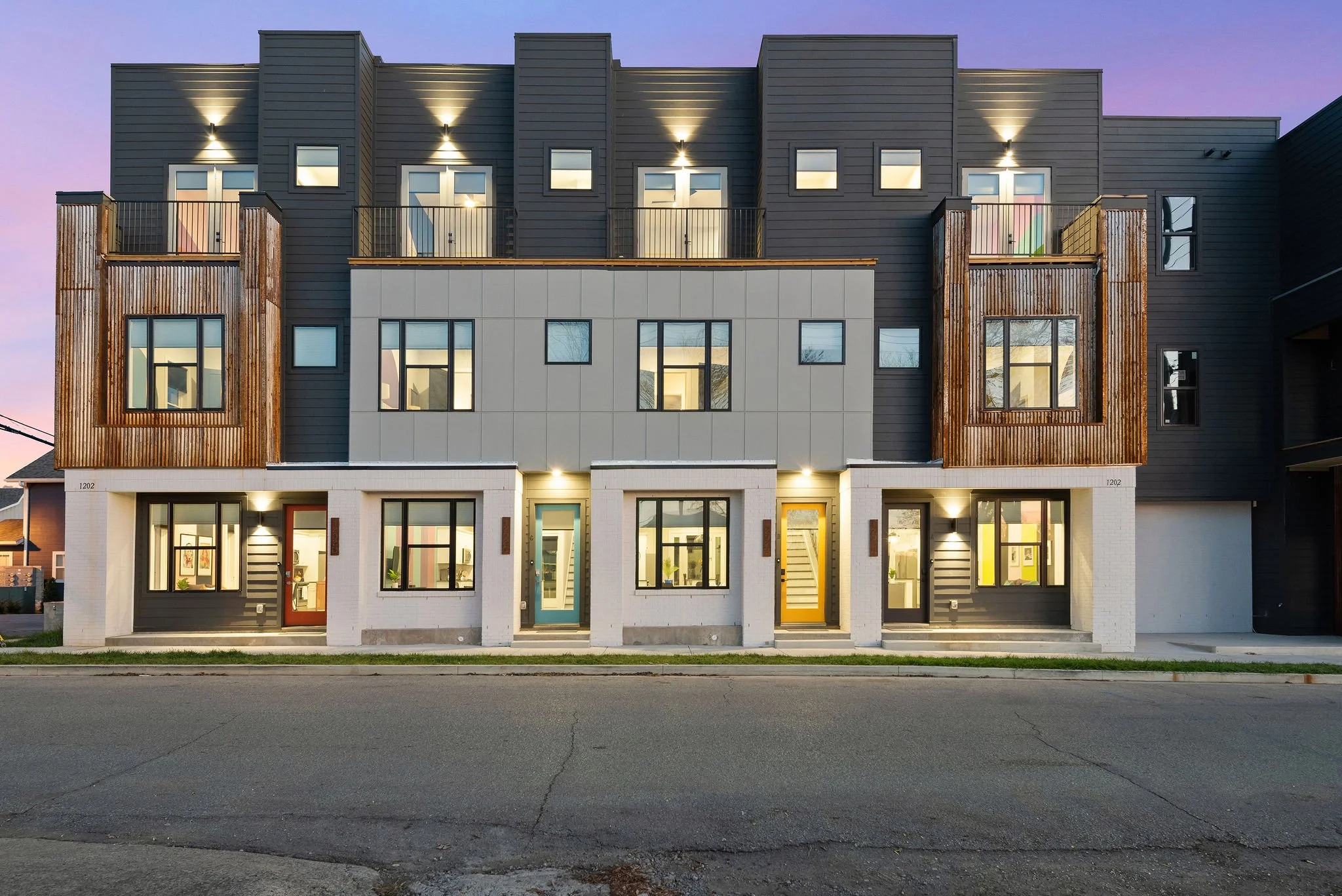 1202_60th_Ave_N_twilight_01.jpg