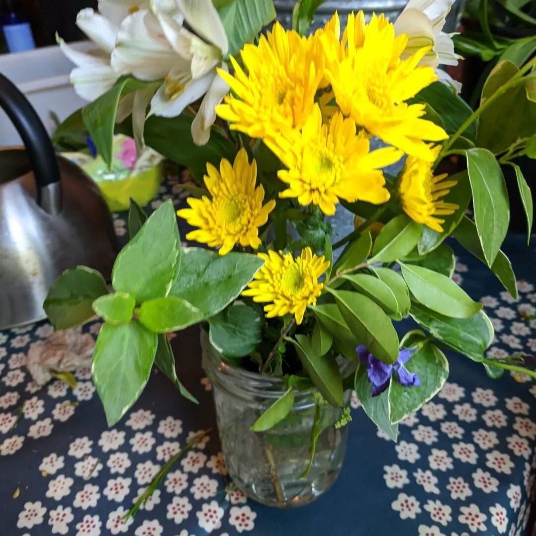 We had our first garden party since the pandemic this weekend and it was so good to be back! Mary graciously hosted us, sharing some tips on flower arranging:
1) Start with greens. You can cut from your yard, finding a variety of textures.
2) With ev