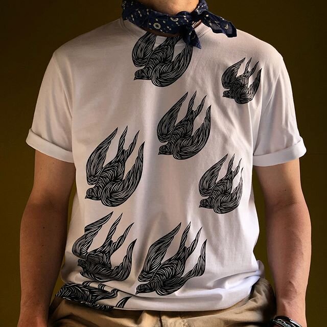 My swallow ink drawing for @rochasofficial S/S 2020 men&rsquo;s collection.
#swallow #birdlover #rochasofficial #mensstyle #mensfashion #menswear #frenchstyle #parisianstyle #tshirt #inkdrawing #birddrawing #fashionillustration #sketchbook #ss2020 #d