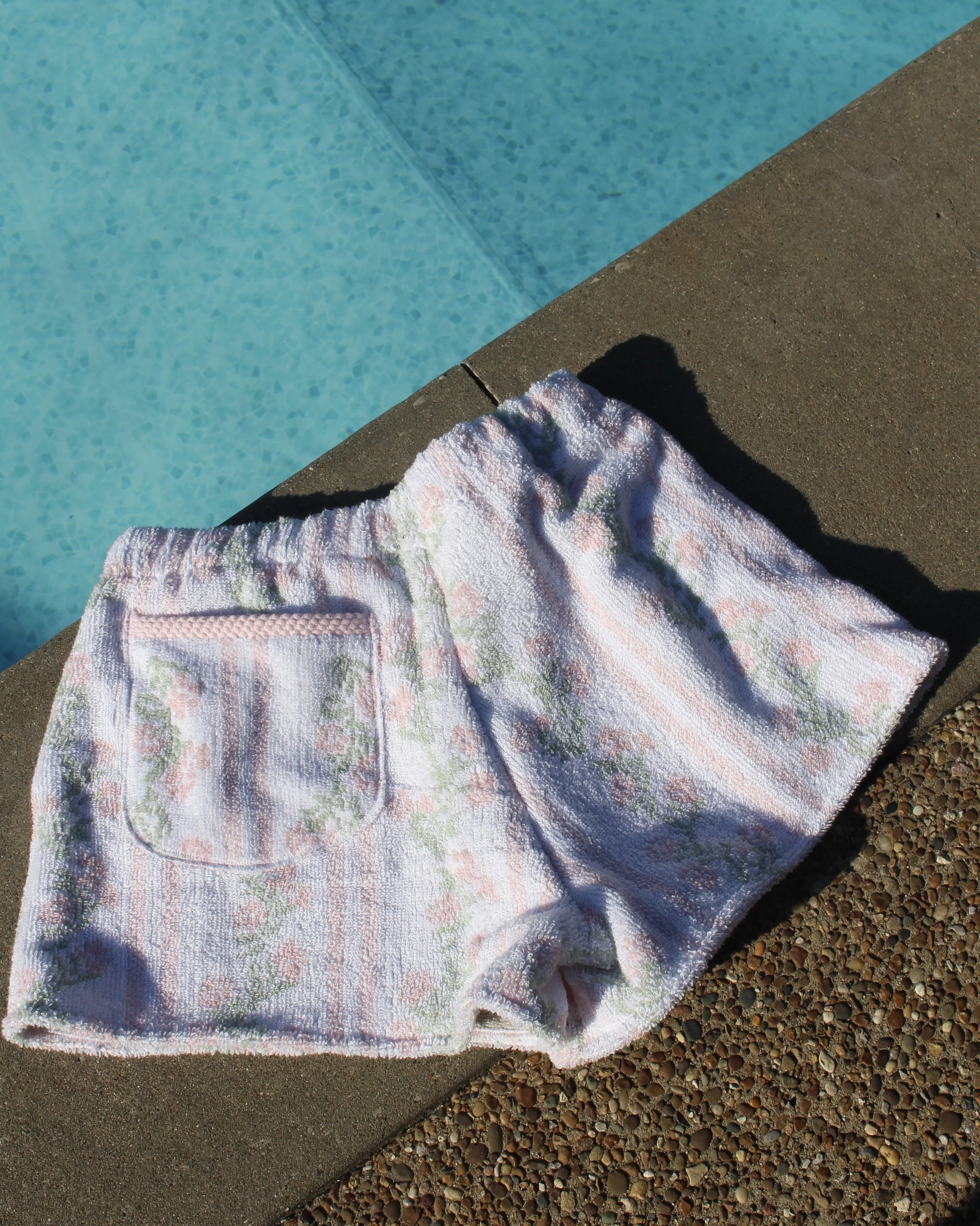 the little rose garden shorts - size small