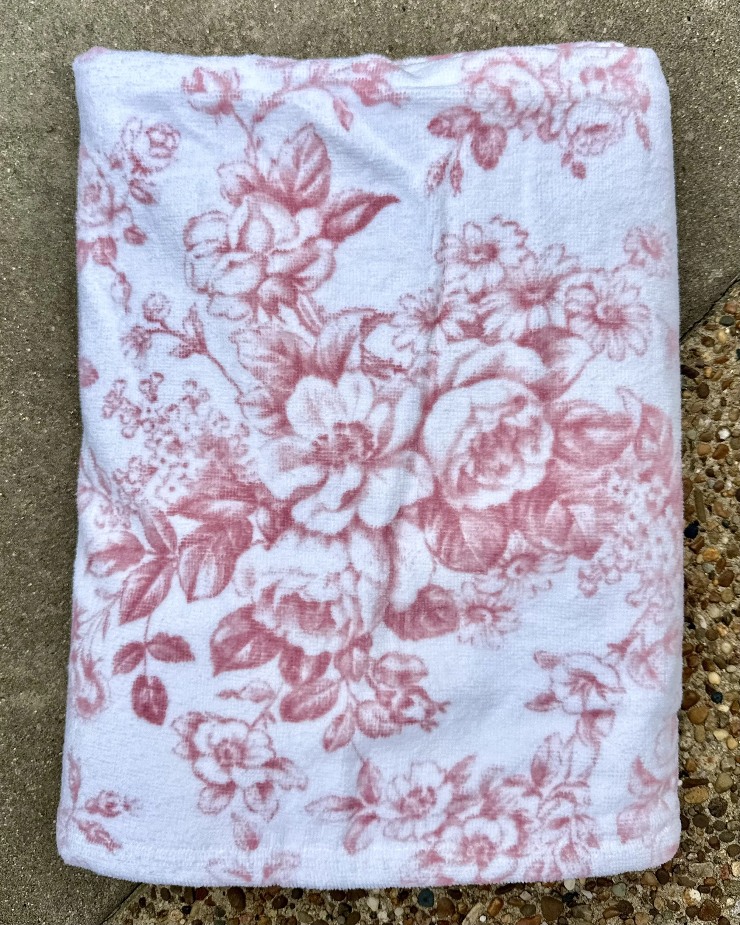 the "it's giving loveshack" towel
