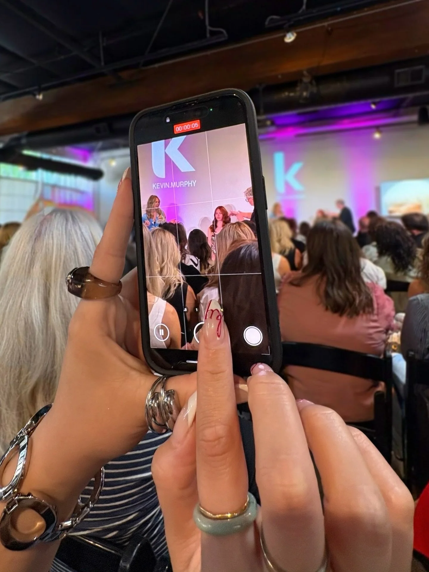 Who knew the best hair tips from Down Under would pop up in the Pacific Northwest? 🦘✂️🌧 #httportland @salonservicespro @kevin.murphy @kevin.murphy.education 
.
.
.
.
#kevinmurphy #salonservices #portland #salon #pdxsalon #portlandsalon