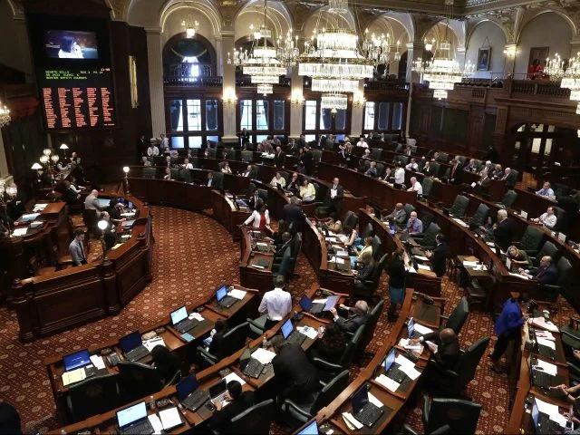 illinois_house_chamber-e1543360216162.jpg