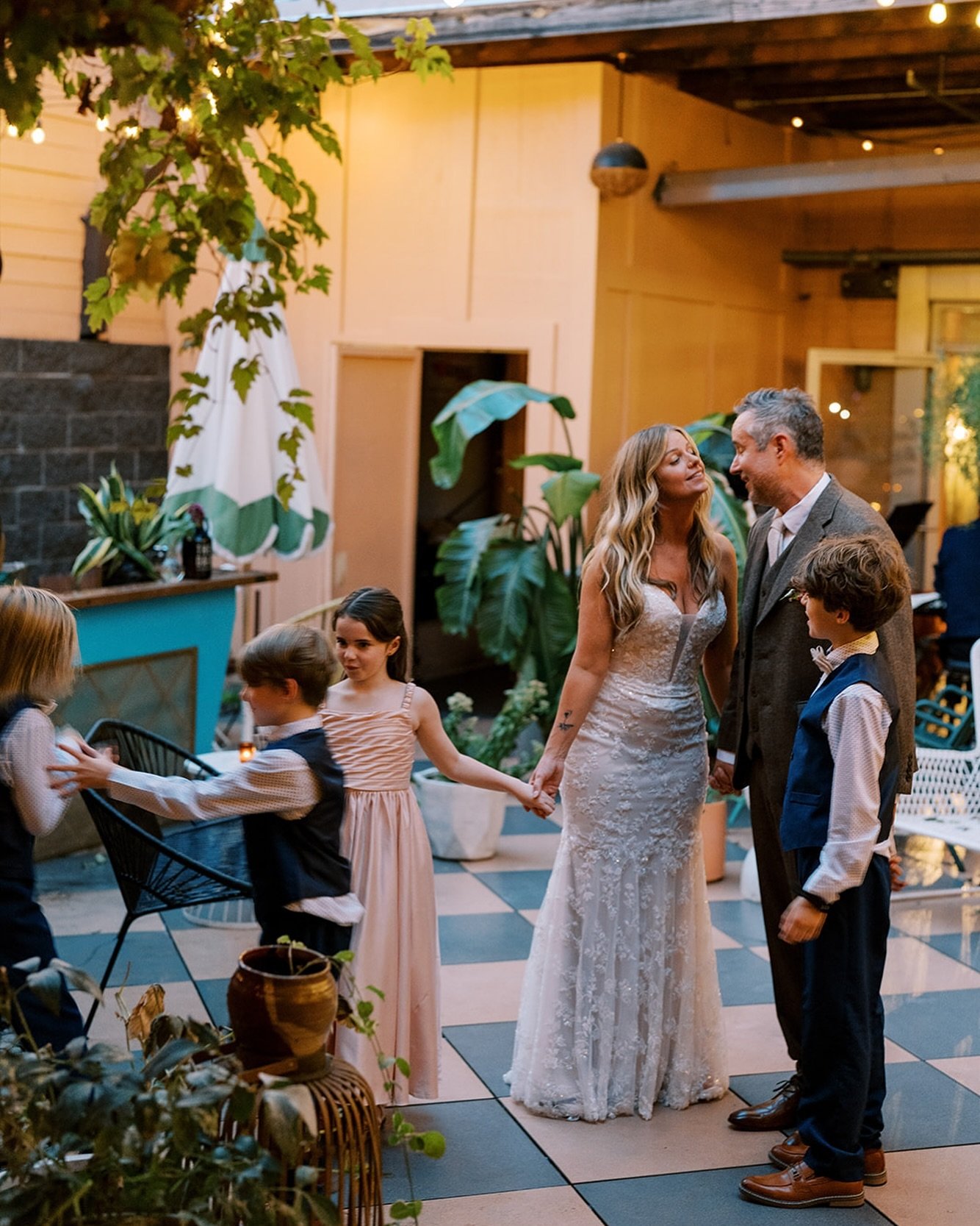 More blended family weddings please! His &amp; hers. This moment from Samantha &amp; Victor&rsquo;s wedding was one of my favorites. The kids took it upon their selves to join mom &amp; dad for the first dance. 🥰😂