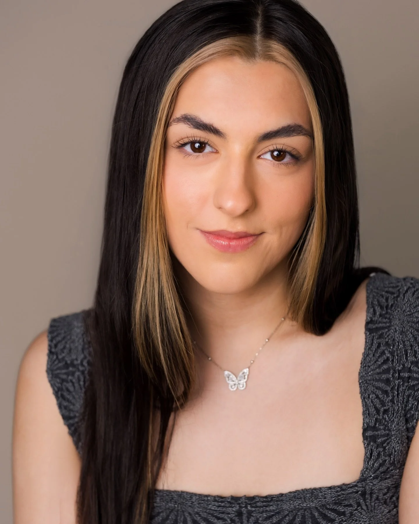 Maggie, round 2! A killer new hairstyle calls for updated headshots. 🔥
