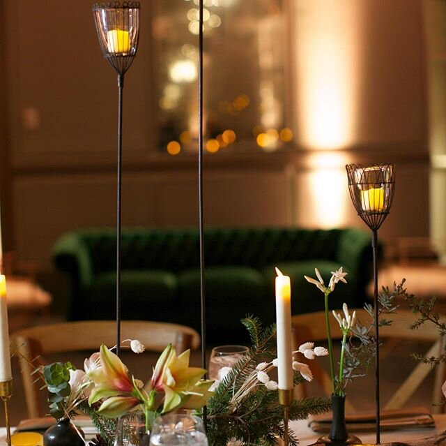 Still can&rsquo;t get over this table design at Monday&rsquo;s @bostonplannersdiningclub dinner at @theritzcarltonboston. Such a fun way to celebrate the holidays with colleagues and friends! ✨🎄🌺
📸 by: @cheryl_richards .
.
.

Venue: @theritzcarlto