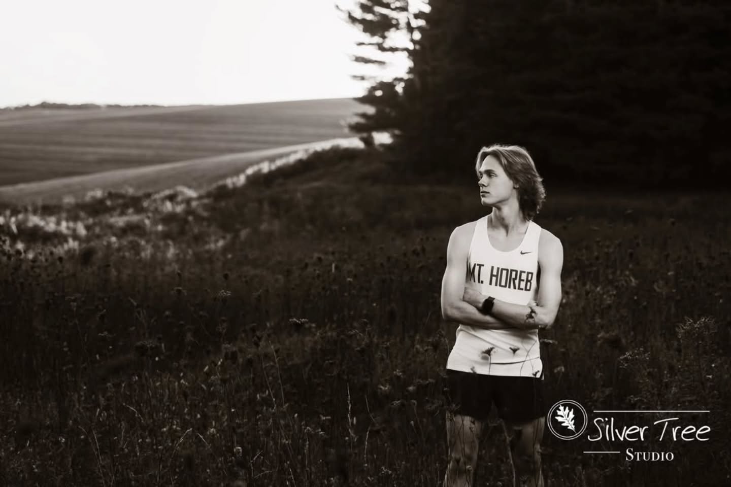 Fresh off ringing in the New Year, marching through the streets of London with the Mt. Horeb Band 🇬🇧 ✨ Desmond ✨

We photographed Desmond's senior portraits back in the fall, highlighting his love for cross country 🏃&zwj;♂️ and the clarinet 🎶&mda