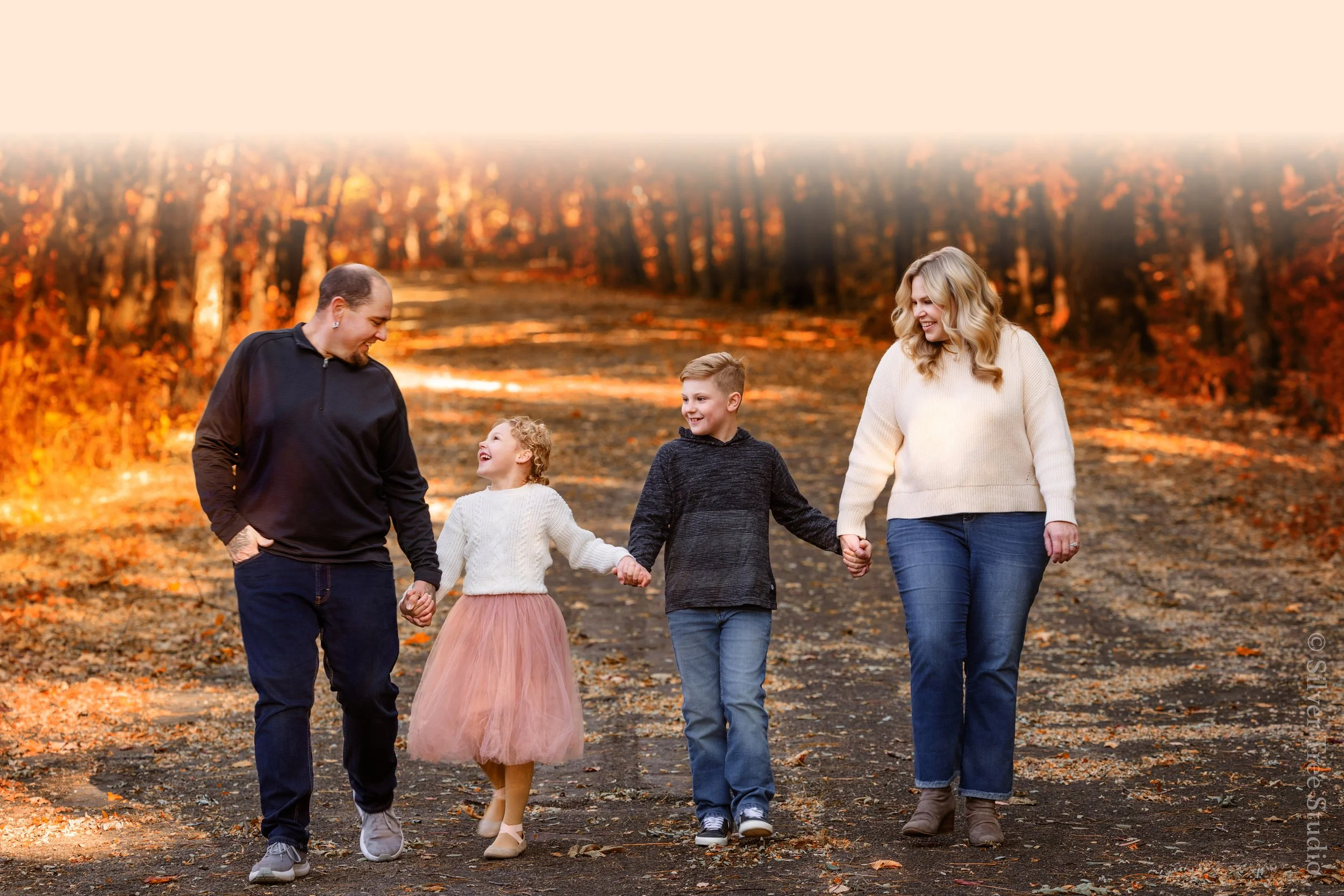 Silver_Tree_Studio_Fall_Family_Portraits_Mount-Horeb_WI_web.jpg