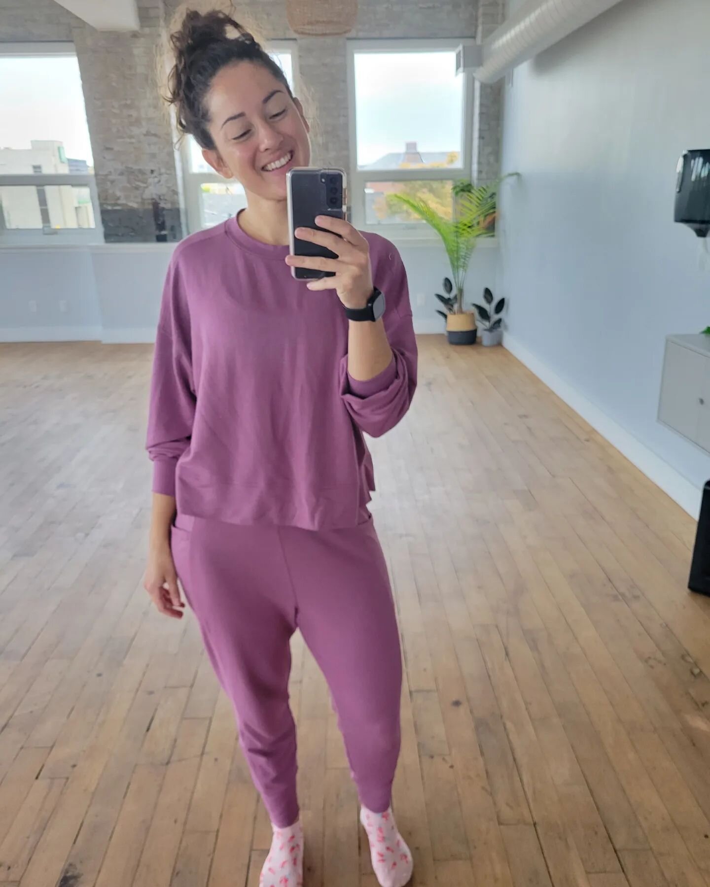 Full disclosure. I wore this for my workout last night...and yes then I put it back on this morning to be cozy in the car on my way to Toronto but that's besides the point 🤣
.
The point is that there are enough barriers to get our workouts in so why