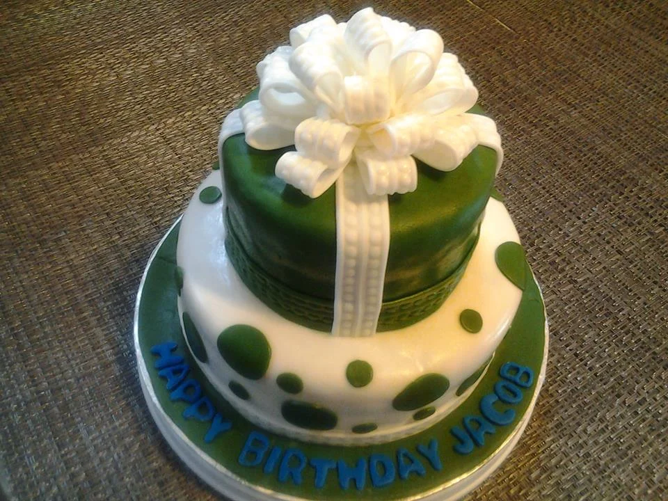 cakesbylynn cake bows.jpg