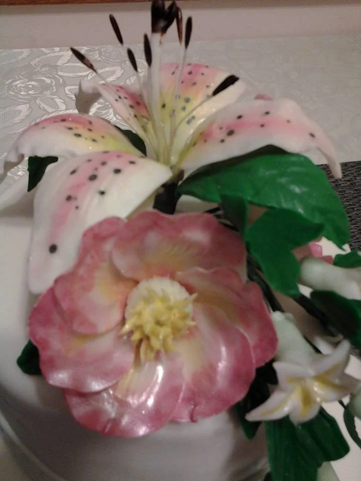 cakes by lyn lilly of the valley2.jpg