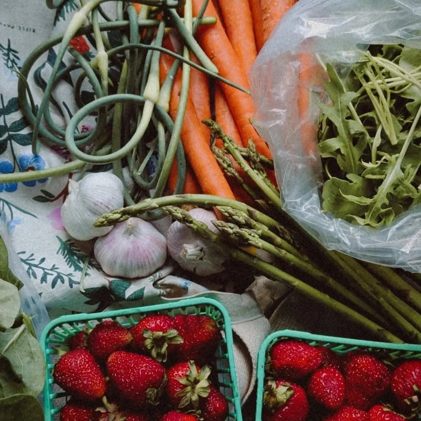 Eat the season!!! Different colours, different textures every day.

Field-grown strawberry 🍓 I just eat, delicious &amp; sweet.

Asparagus lightly sauteed in coconut oil in a pan or grilled on the BBQ.

Arugula with everything - large handfuls as th