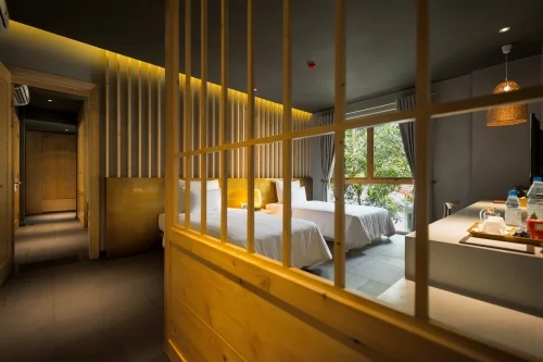 AWR_Premium_Deluxe_Room_06.jpg