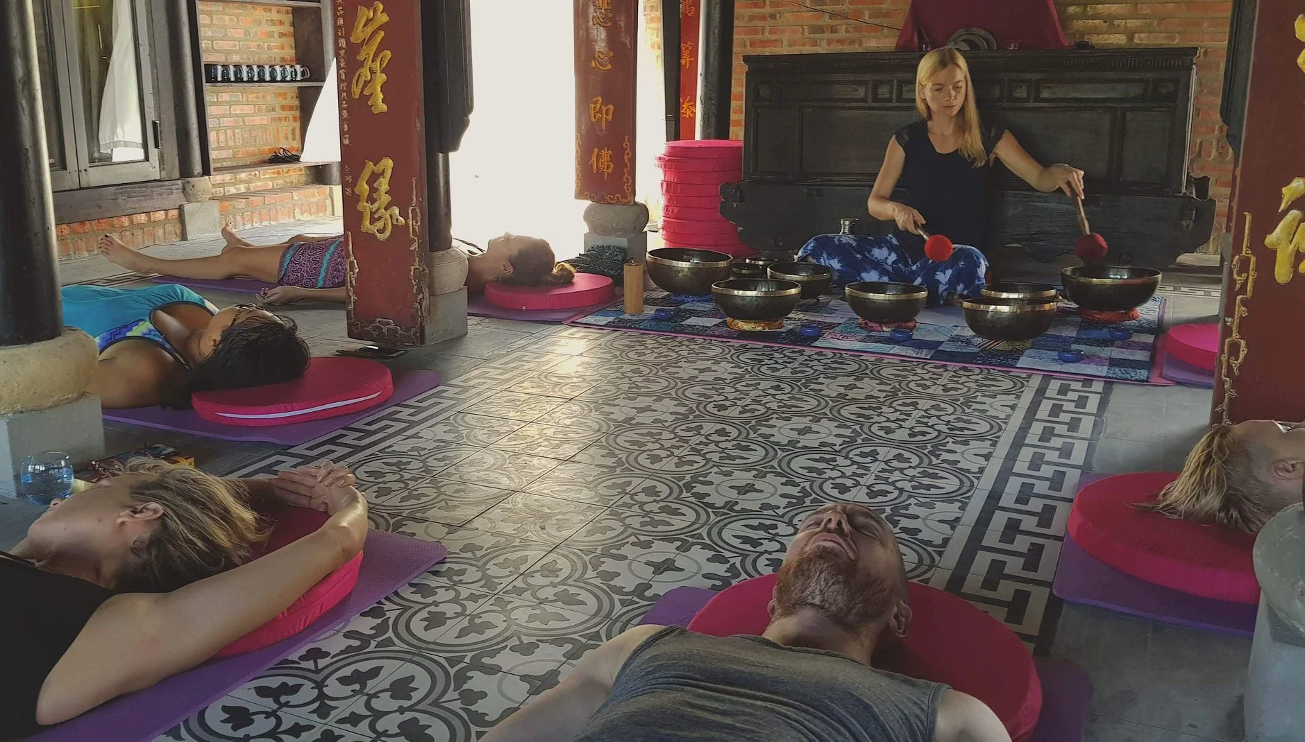 gratitude-vietnam-sound-bowl-meditation-group.jpg
