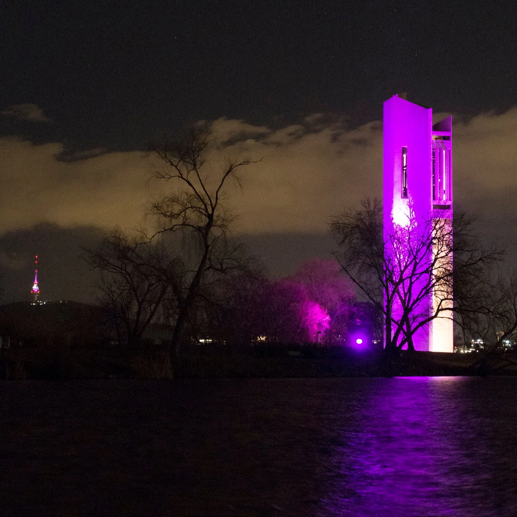 The Carrillon is lit up this week for #Donatelife week