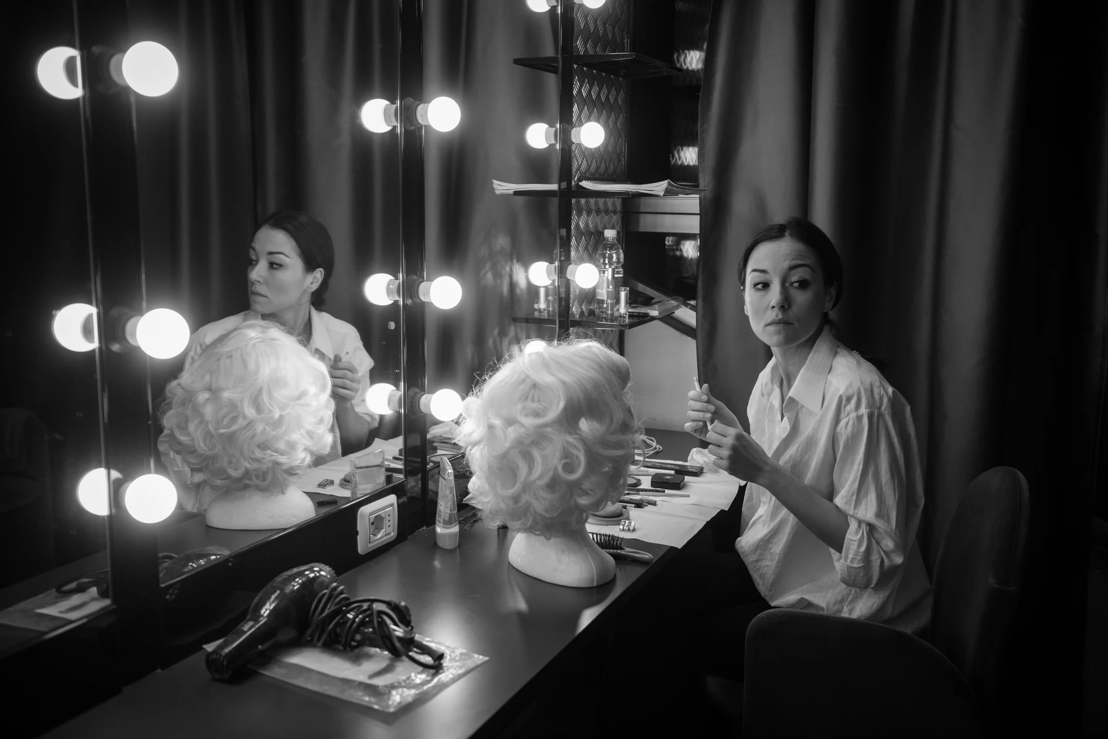 1_vera_preparing_as_marilyn_16DOM_3311.jpg