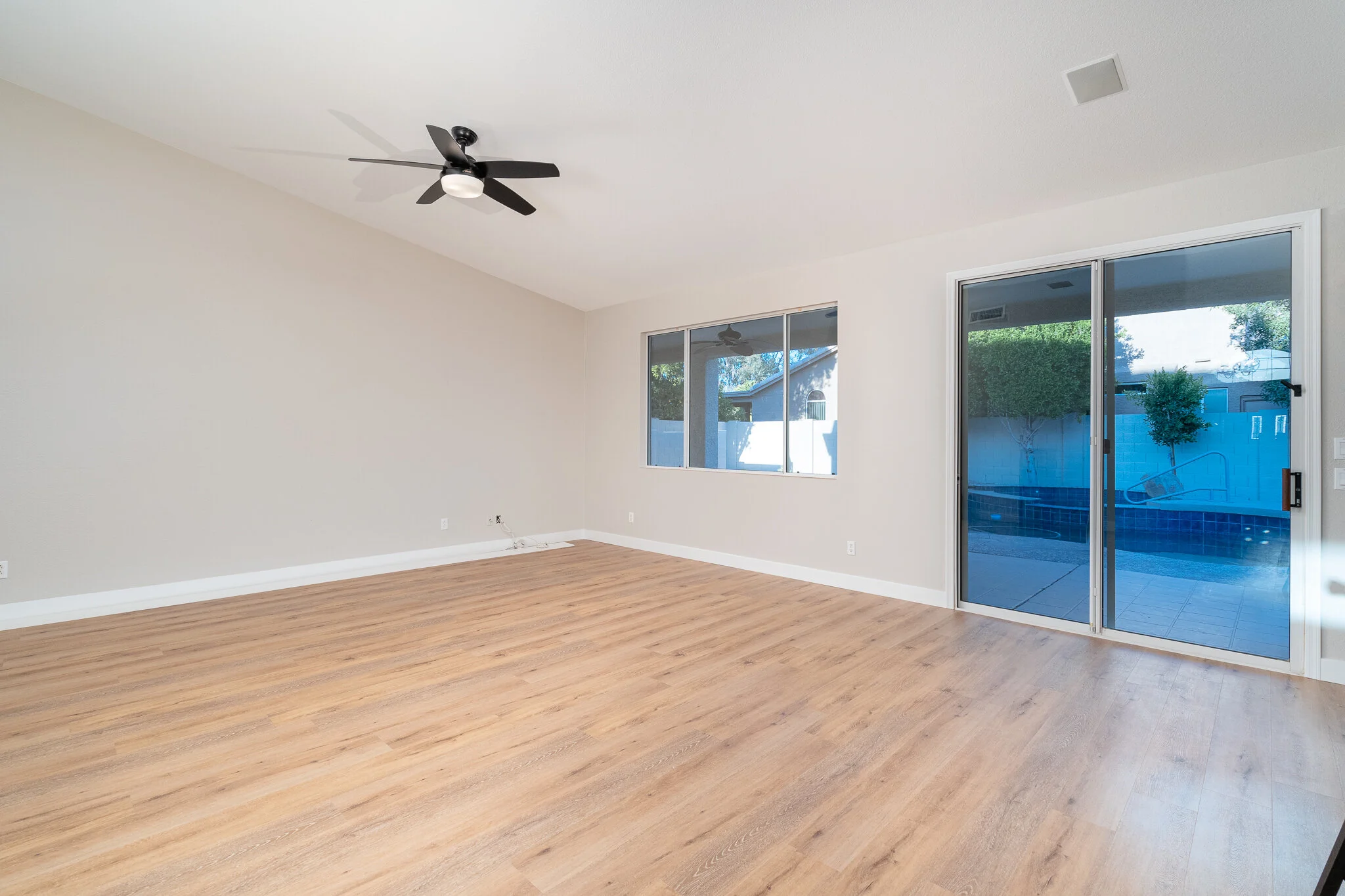05_Family Room 1.jpg