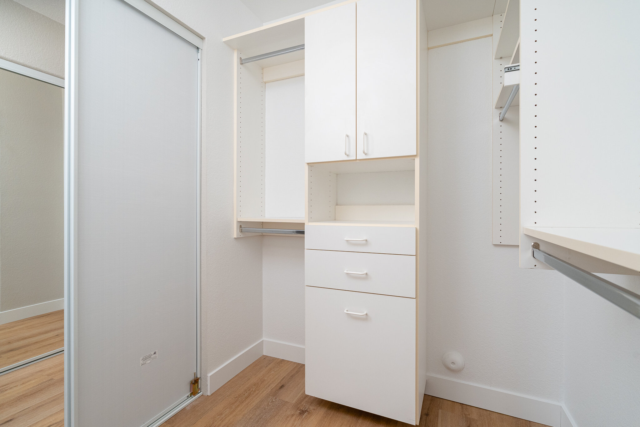 18_Master Closet1 1.jpg