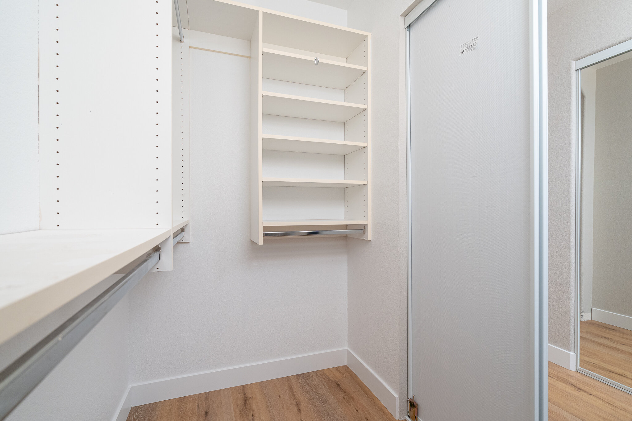 19_Master Closet2 1.jpg