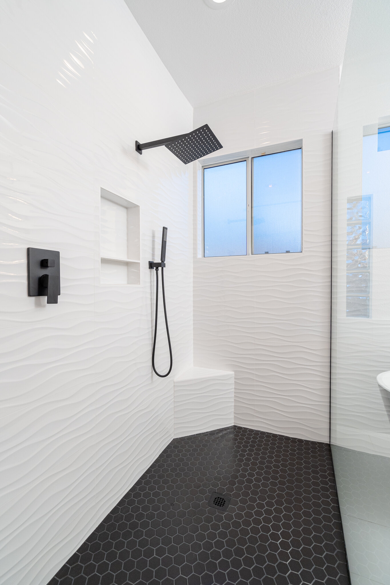 23_Master Bath 4.jpg
