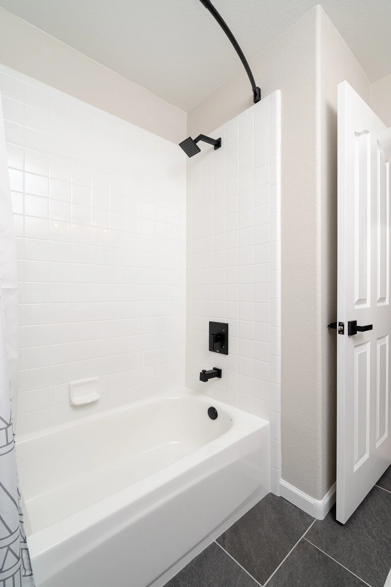 32_Bath 2.jpg