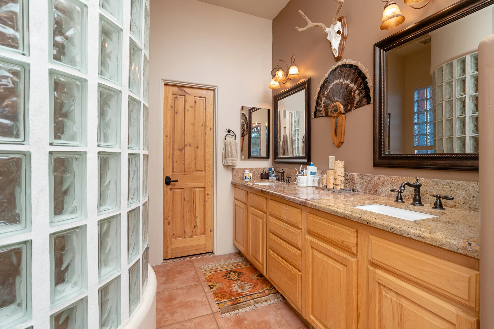 18_Master-Bath_03.jpg